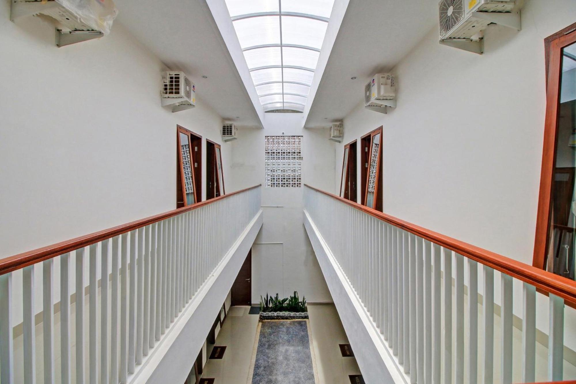 Oyo 90820 Madania Guesthouse Syariah Mataram Exterior foto